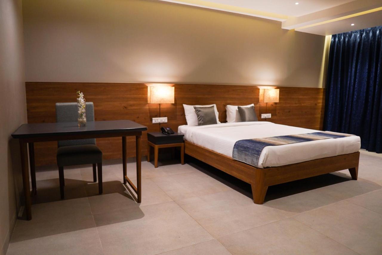 Cosmique Clarks Inn Suites Goa Madgao Buitenkant foto