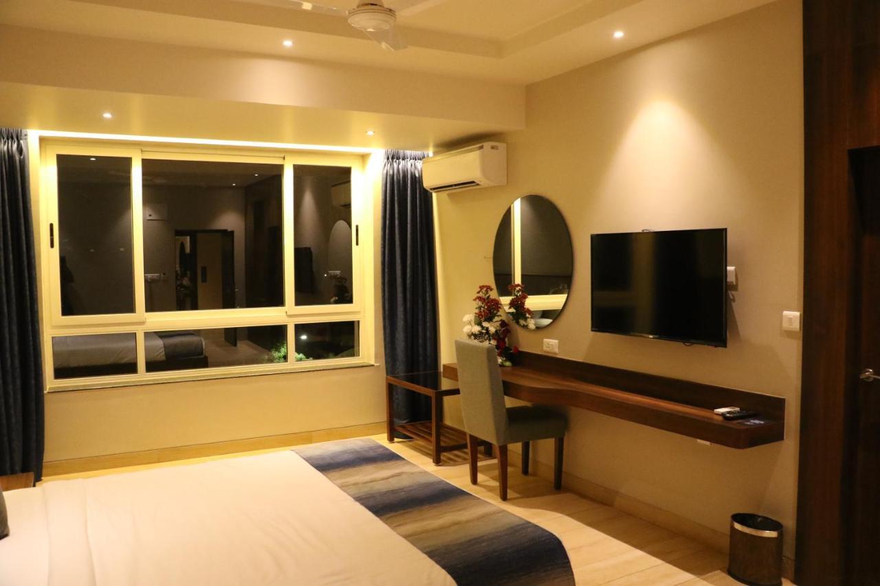 Cosmique Clarks Inn Suites Goa Madgao Buitenkant foto